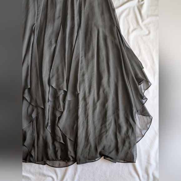 David's Bridal Strapless Crinkle Chiffon Dress With Godets Style: F14865 Size 10 - Picture 4 of 13